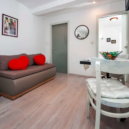 Delfin Apartment *